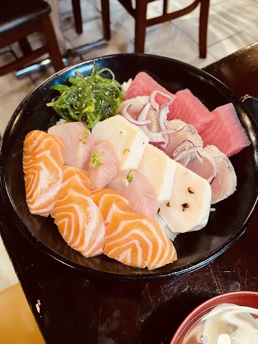 101 Sushi Roll and Grill Picture 5
