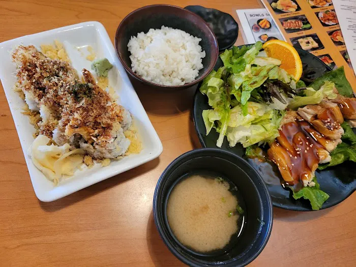 Full Moon Sushi Picture 6