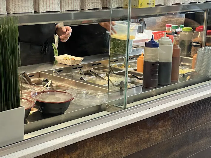 Spin Poke & Grill Picture 6