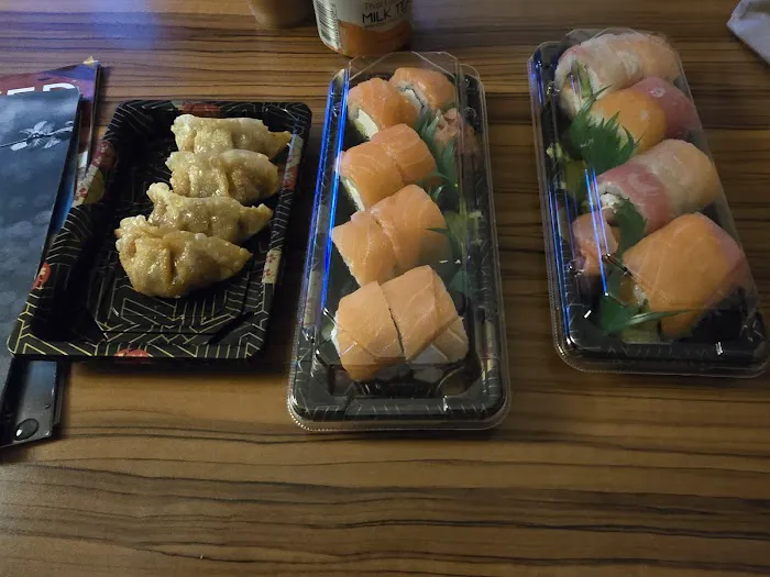 Roll and sushi Picture 4
