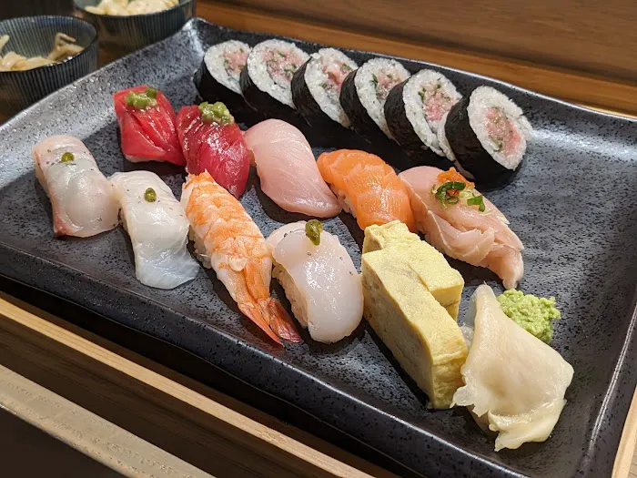 akami sushi Picture 10
