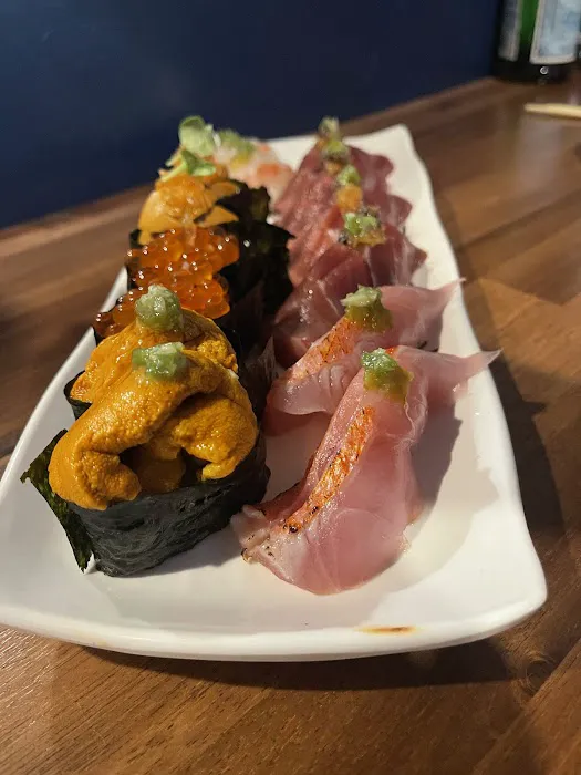 Fish on rice sushi & ramen Picture 5