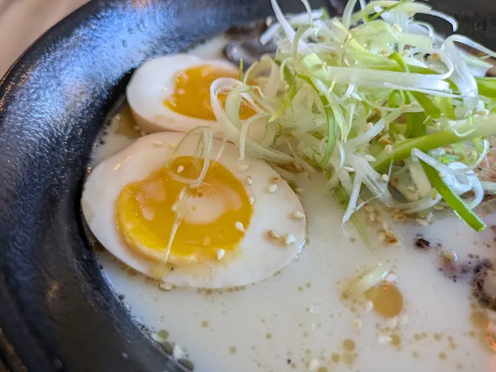 Fish on rice sushi & ramen Picture 9