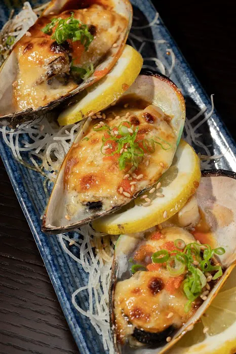 Fish on rice sushi & ramen Picture 3