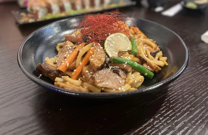 Fish on rice sushi & ramen Picture 7