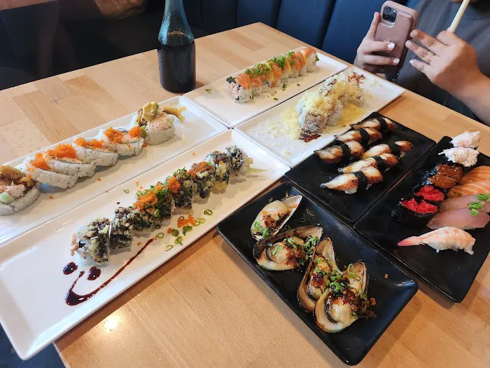 Tomikawa Sushi Bar Restaurant Picture 2
