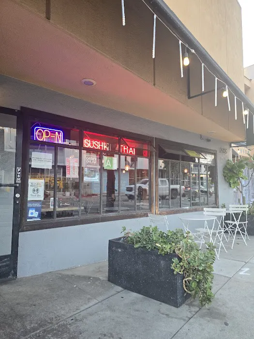 RIZE THAI SUSHI Picture 4