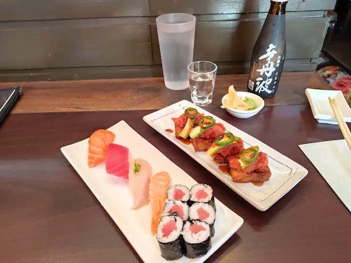 Mon Roll House Sushi Picture 5