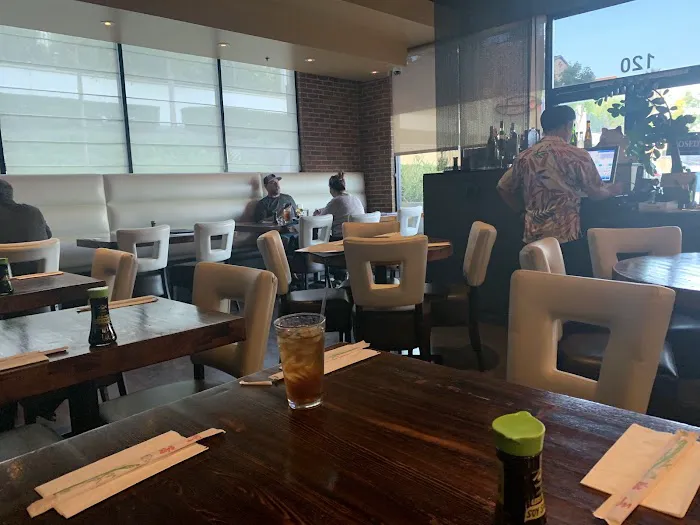 Ahi Ahi Sushi Bar and Grill Picture 3