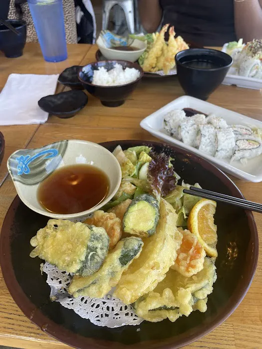 Full Moon Sushi Picture 6