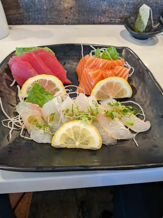 Full Moon Sushi Picture 10