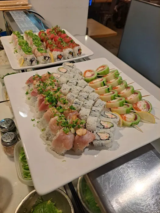 Full Moon Sushi Picture 4