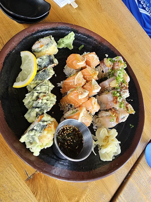 Full Moon Sushi Picture 9