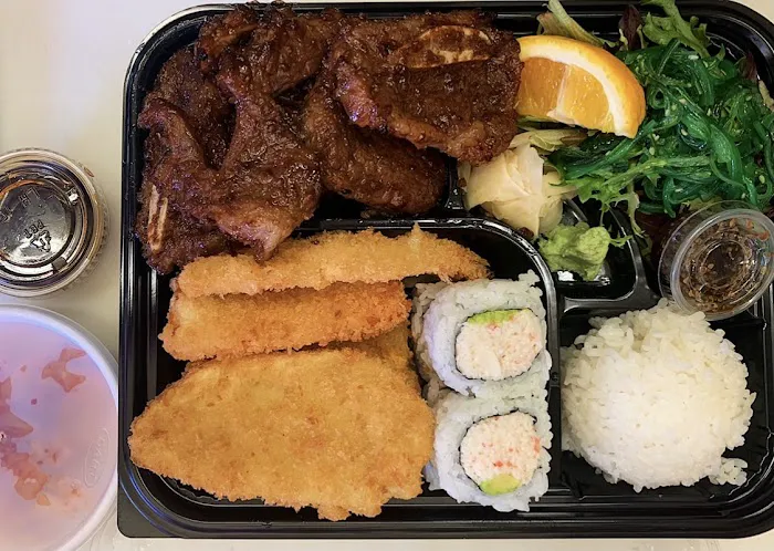 Tom's Sushi House Picture 7