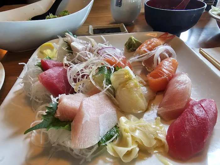 Yama Sushi & Grill Picture 1
