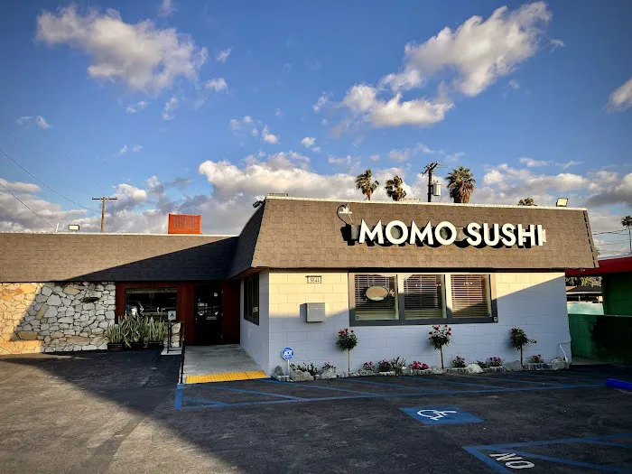 Momo Sushi Picture 5