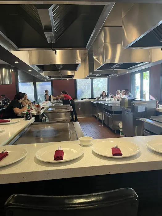 SHIKI SUSHI TEPPAN BBQ & SPORTS BAR Picture 7