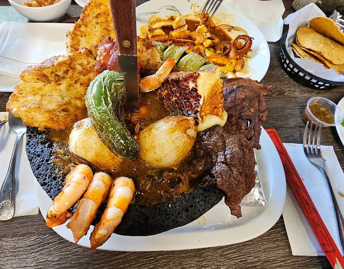 Emporio Sushi y Mariscos Picture 10