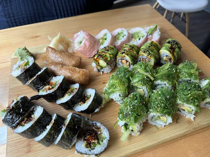 Rishi Sushi Kitchen & Bar Picture 9