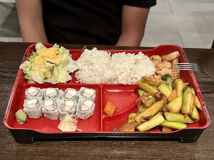 SUSHI HOUSE 2 at town center Picture 4