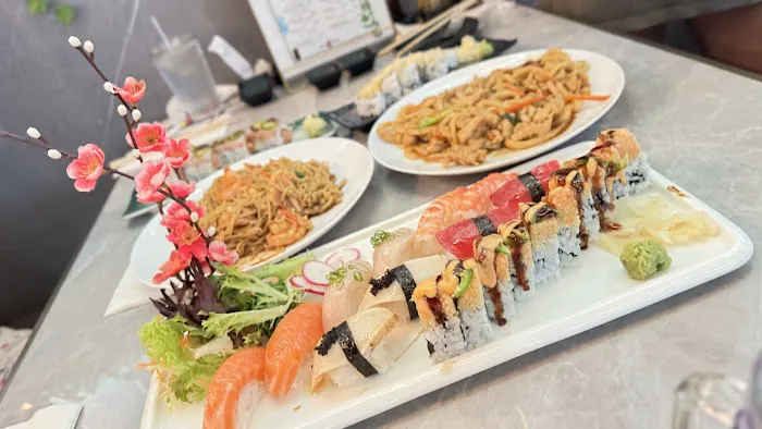 Oola Mala - Sushi, Hot Pot, & Seafood Boil Picture 3