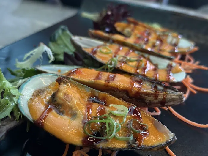 Oola Mala - Sushi, Hot Pot, & Seafood Boil Picture 10