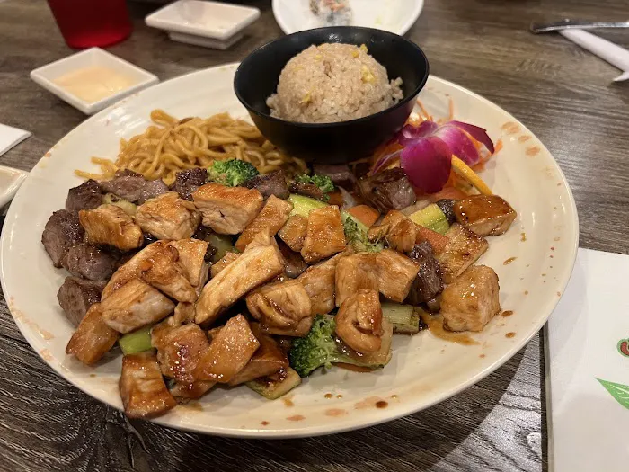 Fancy Sushi & Grill Picture 6