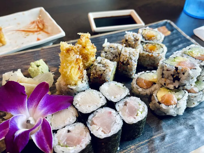 Fancy sushi beach walk Picture 1