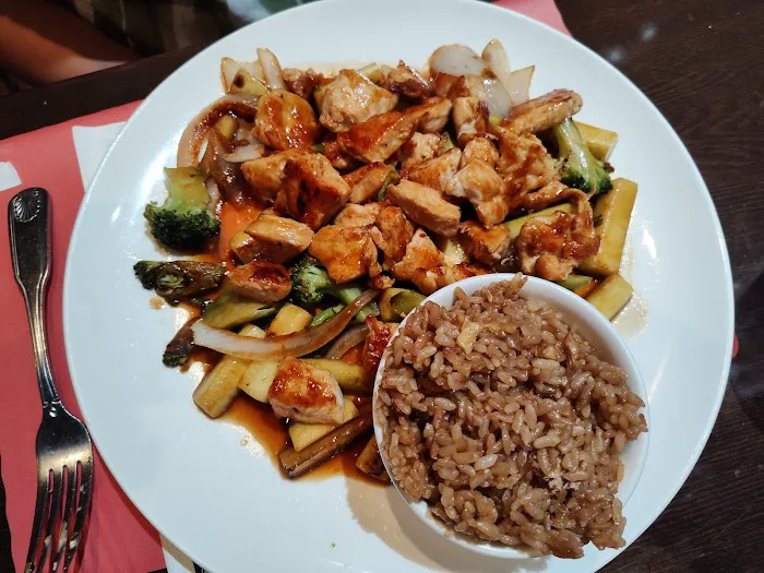 Fancy Q Japanese And Thai Restaurant Picture 6