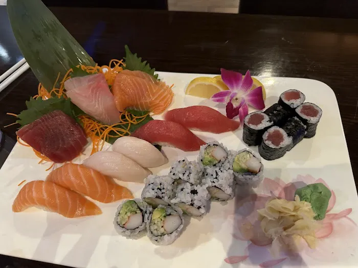 Fancy Q Japanese And Thai Restaurant Picture 9