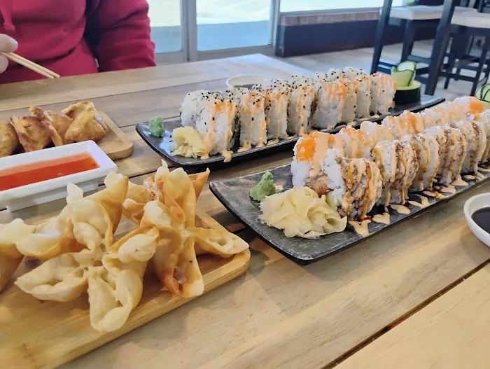 Roll & Rock Sushi and Hibachi Picture 9