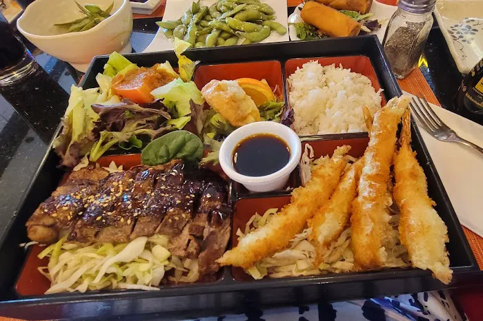 SAKANA Sushi Bar & Grill Picture 7