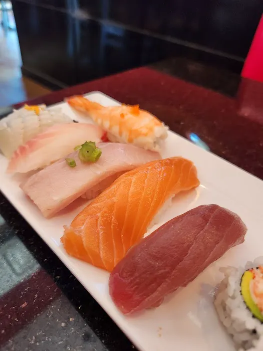 SAKANA Sushi Bar & Grill Picture 6