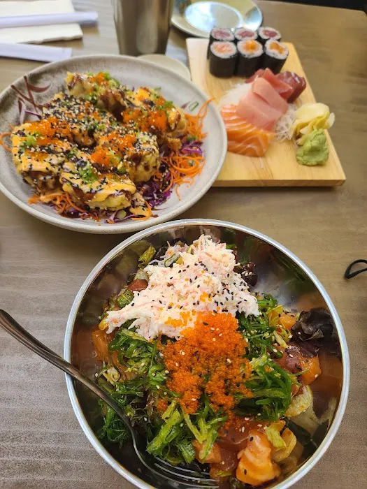 RnR Sushi & Bowls Picture 4