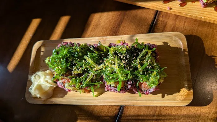 Sakana Sushi & Roll Picture 4