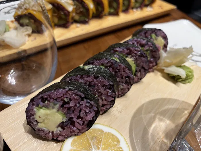 Sakana Sushi & Roll Picture 6