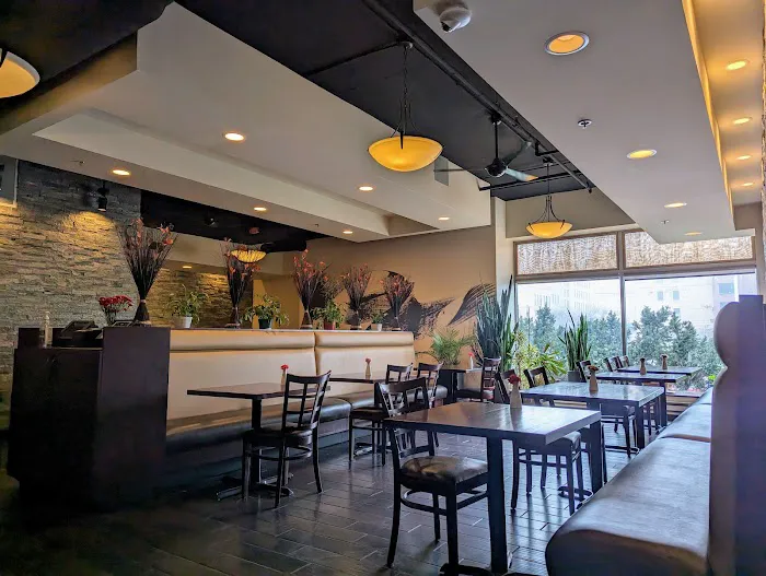 Tanoshii Sushi West Loop Picture 5