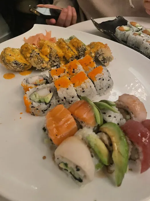 Friends Sushi on Rush Picture 9