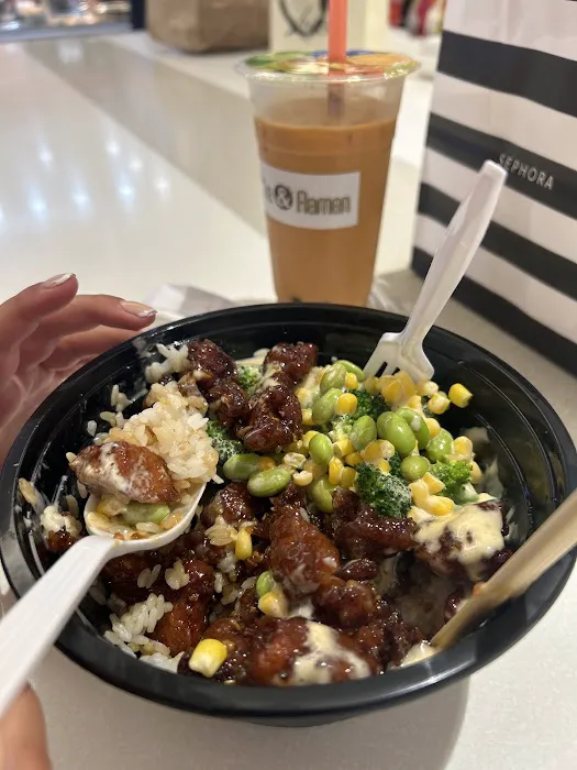 ALOHA POKE & RAMEN Picture 4