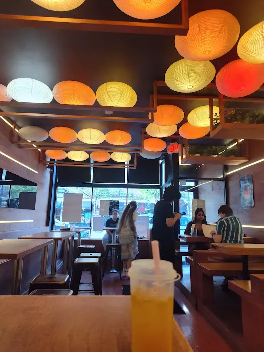 Strings Ramen Shop Lakeview Picture 5