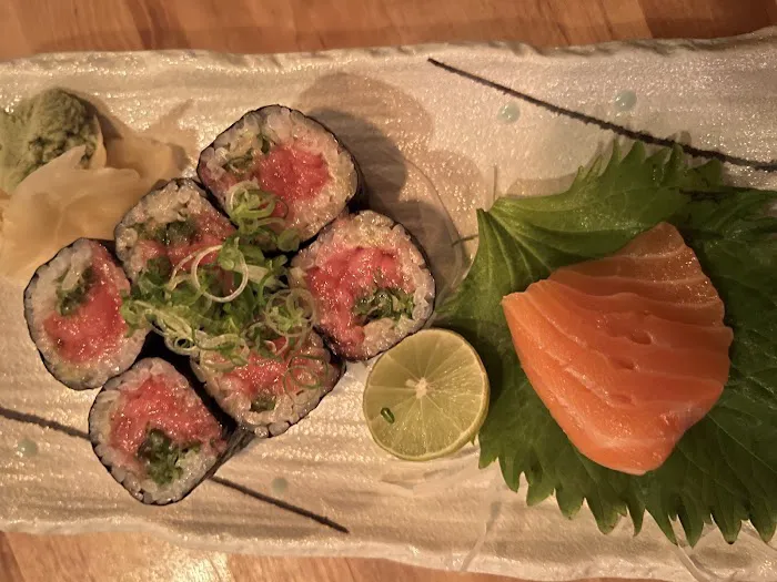 Yellowtail Sushi Bar & Asian Kitchen Picture 8