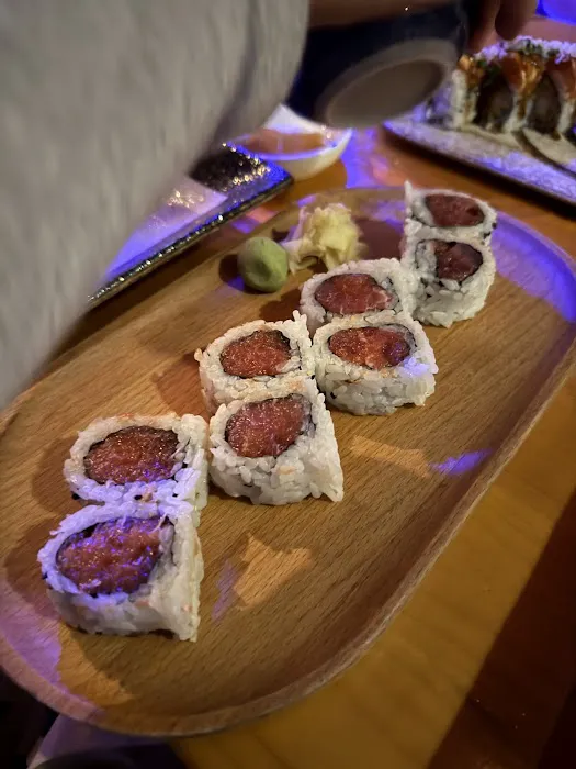 Yellowtail Sushi Bar & Asian Kitchen Picture 5