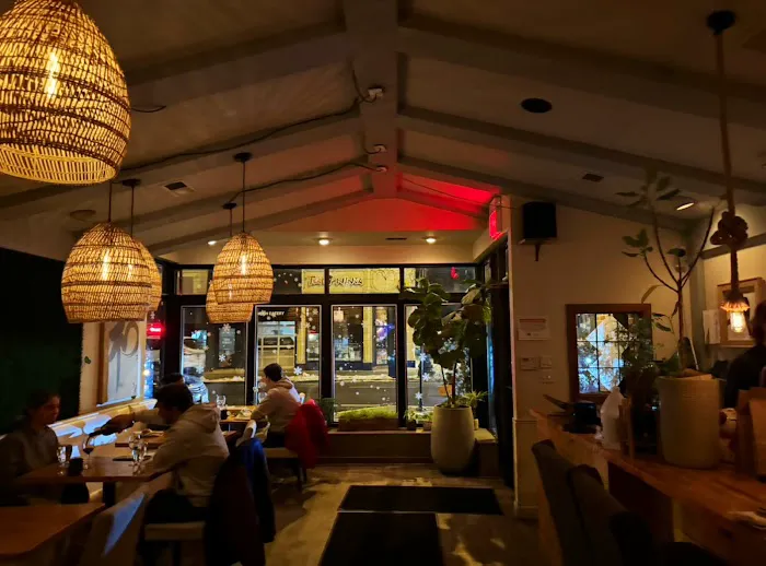 Yellowtail Sushi Bar & Asian Kitchen Picture 9