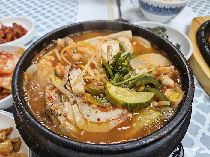 KPL Fish Market Restaurant (어촌횟집)/Fishing Village Sushi Restaurant Picture 5