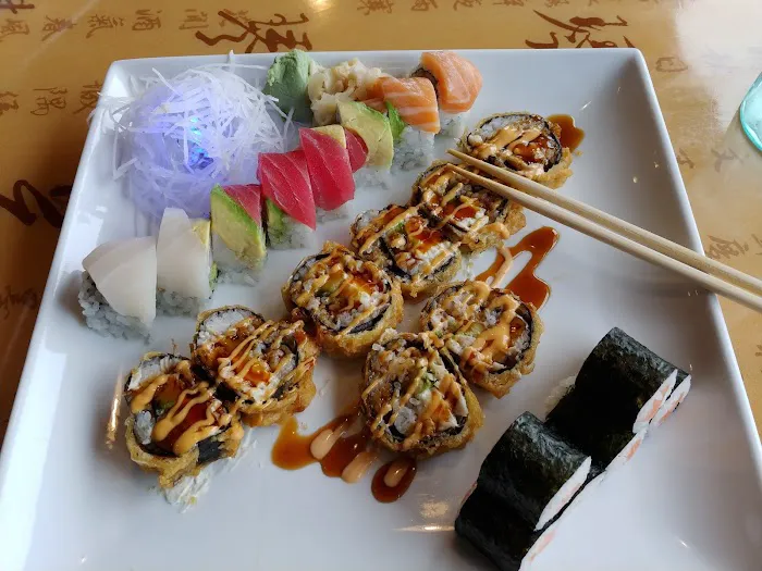 Suki Sushi & Asian Cuisine Picture 1