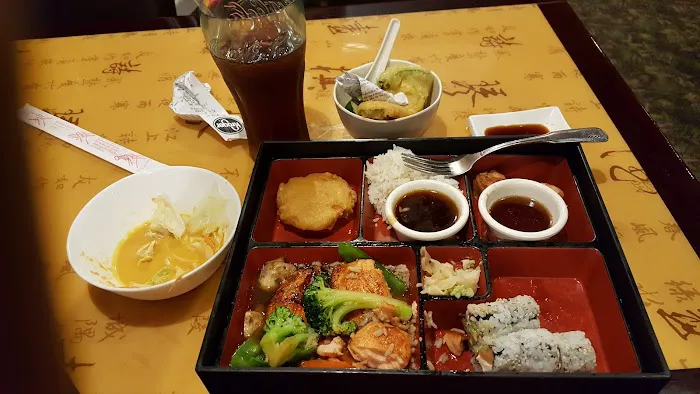Suki Sushi & Asian Cuisine Picture 4