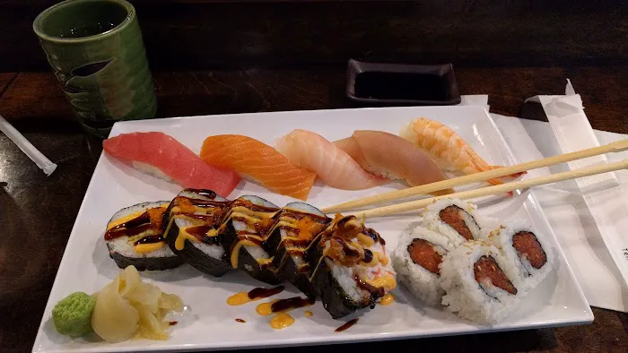 Sushi Yuka: Roll & Pho Picture 1
