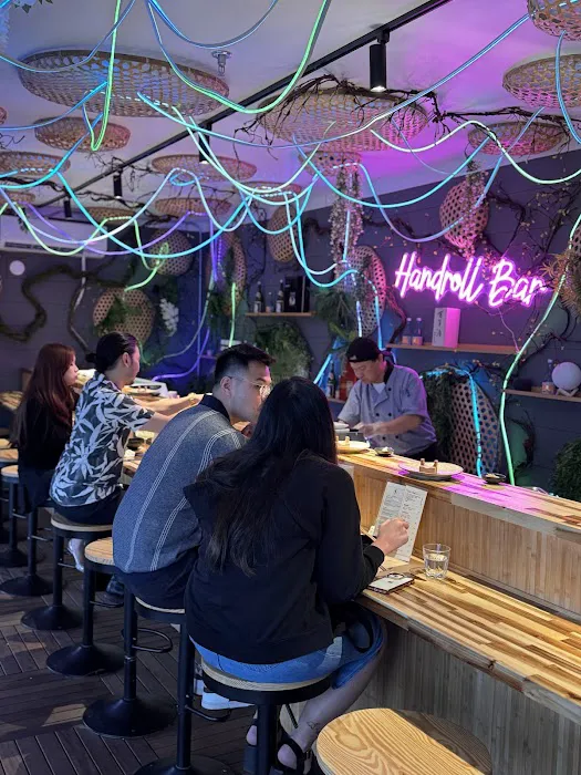 Jak Handroll Bar Picture 5