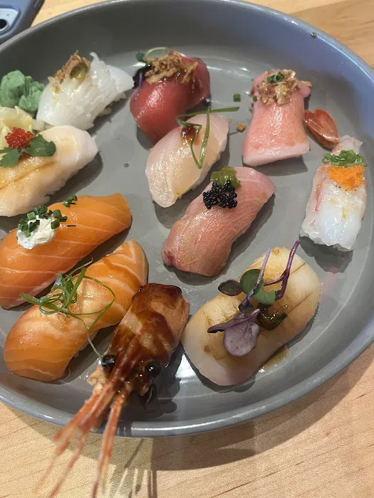 AMORE Sushi House Picture 3