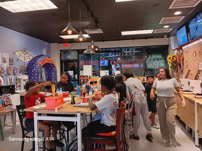 The Forks USA Self Ramen & PC Cafe Picture 4